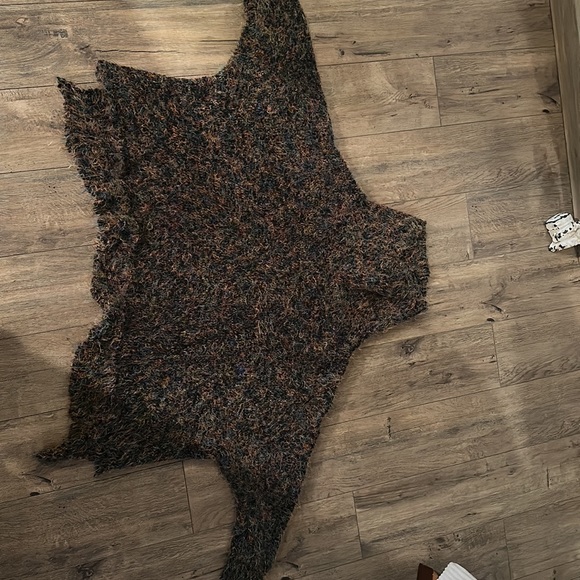 BCBG super soft poncho style sweater with dolman sleeves. Approx 28” long - Picture 5 of 5